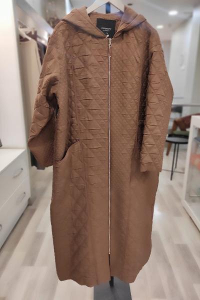 Ceremony 2026 KIŞ Kapüşonu Fermuar Detaylı Baklava Kapiton Kap Camel