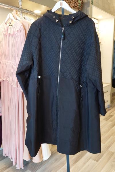 Ceremony 2026 KIŞ Önden Fermuarlı Yanlardan Cepli Baklava Kapiton Kısa Kap Siyah