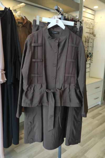 Ceremony 2026 KIŞ Ceketi Kafes Detaylı Eteğinin Yanları Düğme Detaylı Takım Kahverengi