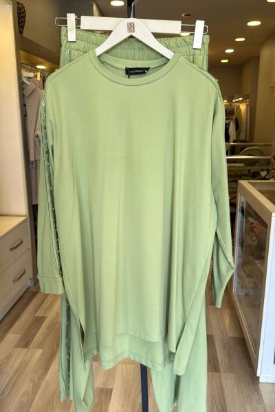 Ceremony Tuniğinin Ve Pantolonunun Yanları Zımba Taş Ve Dubai Detay Pantolonlu Takım  Elma