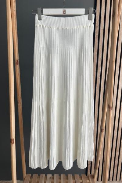 Şirin Dikiş Detaylı Kloş Etek Beyaz