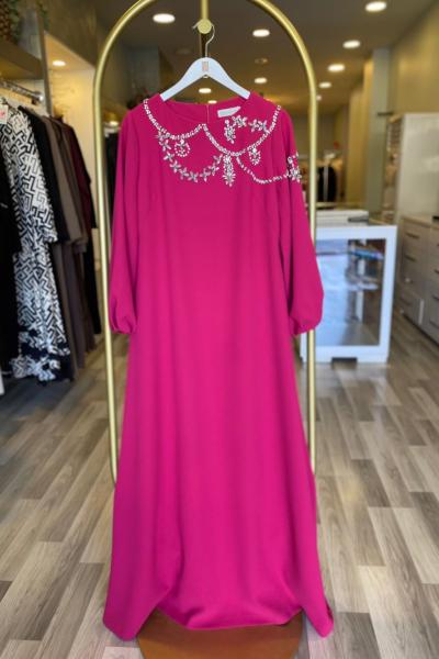 Jamila Sarah Kayık Yaka Tek Tarafı İşlemeli Elbise Vişne